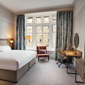Edinburgh Carlton King Deluxe guestroom