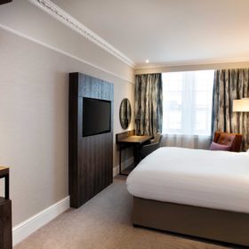 Edinburgh Carlton deluxe double bedroom